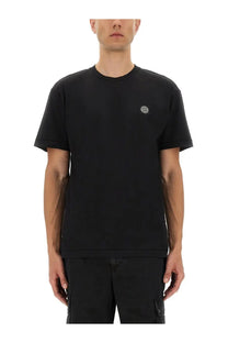 Stone Island men’s slim fit black short-sleeved t shirt with subtle embroidered logo on the left chest