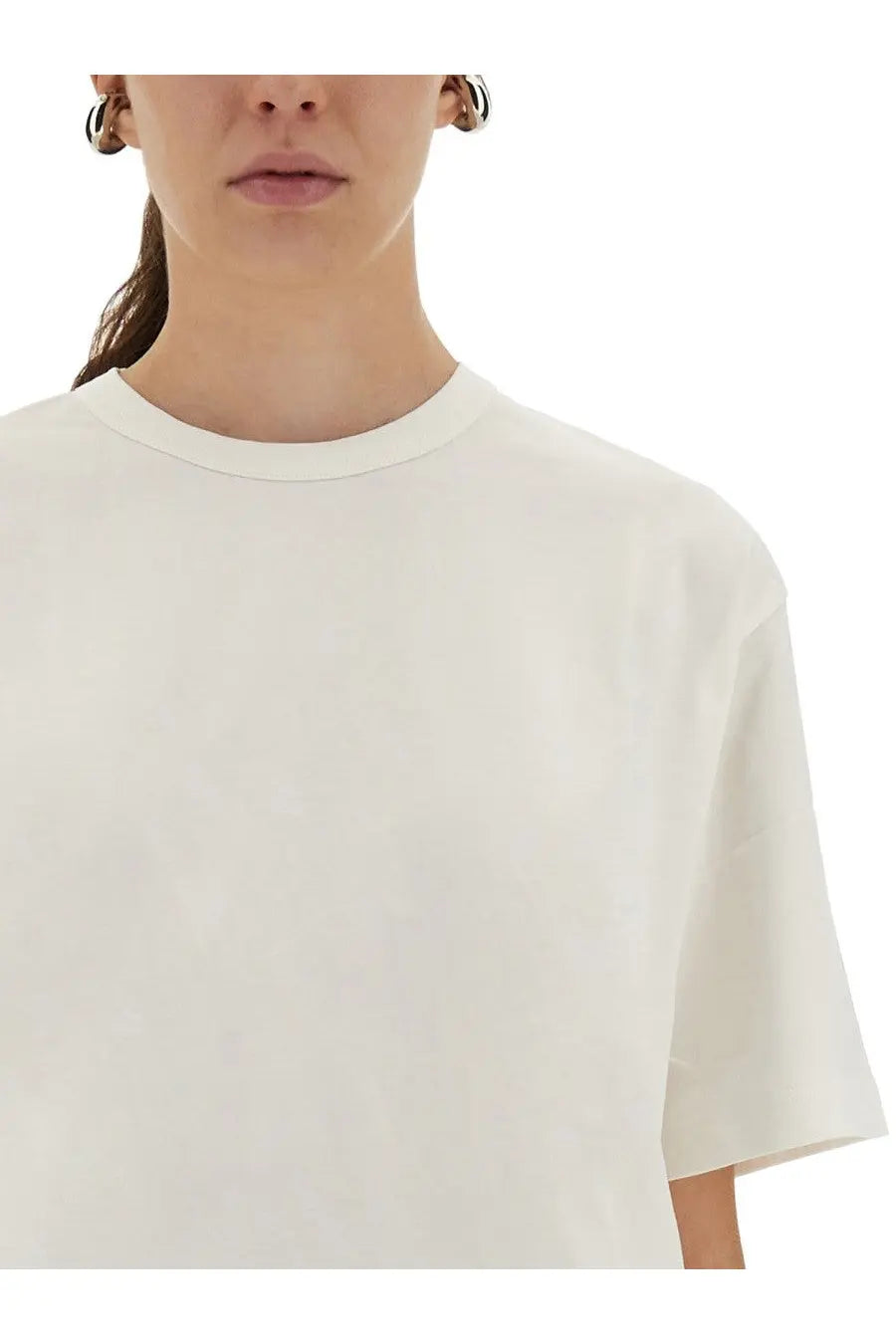 Off-white minimalist crewneck t-shirt with relaxed fit and short sleeves made from cotton by Studio Nicholson women’s line