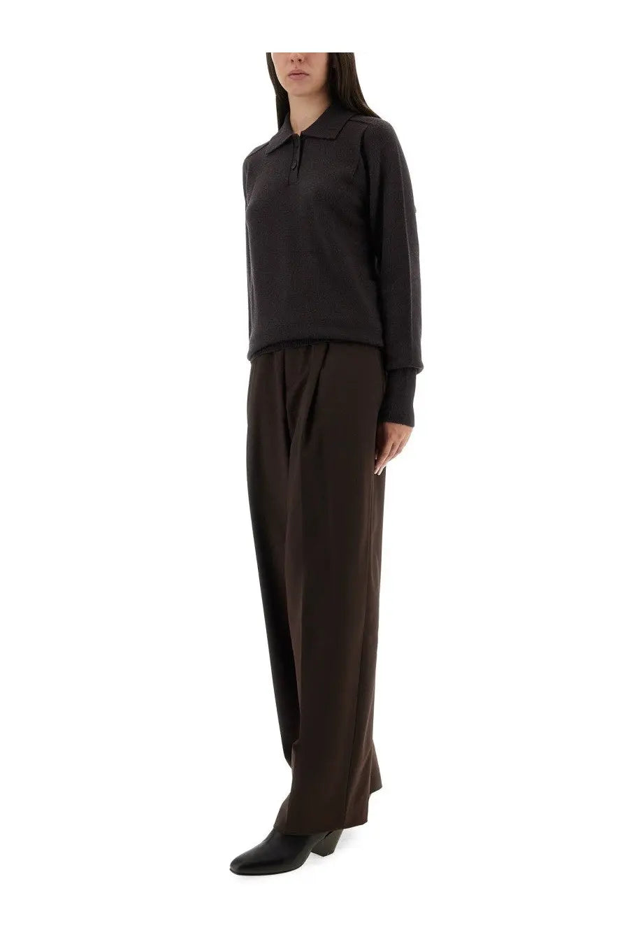 Black long-sleeved polo shirt with classic collar and subtle front placket featured in Thelatest women’s pants Axel Brown product