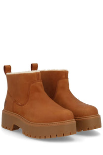Timberland women’s leather boot brown in tan leather with plush white shearling lining and chunky textured rubber soles