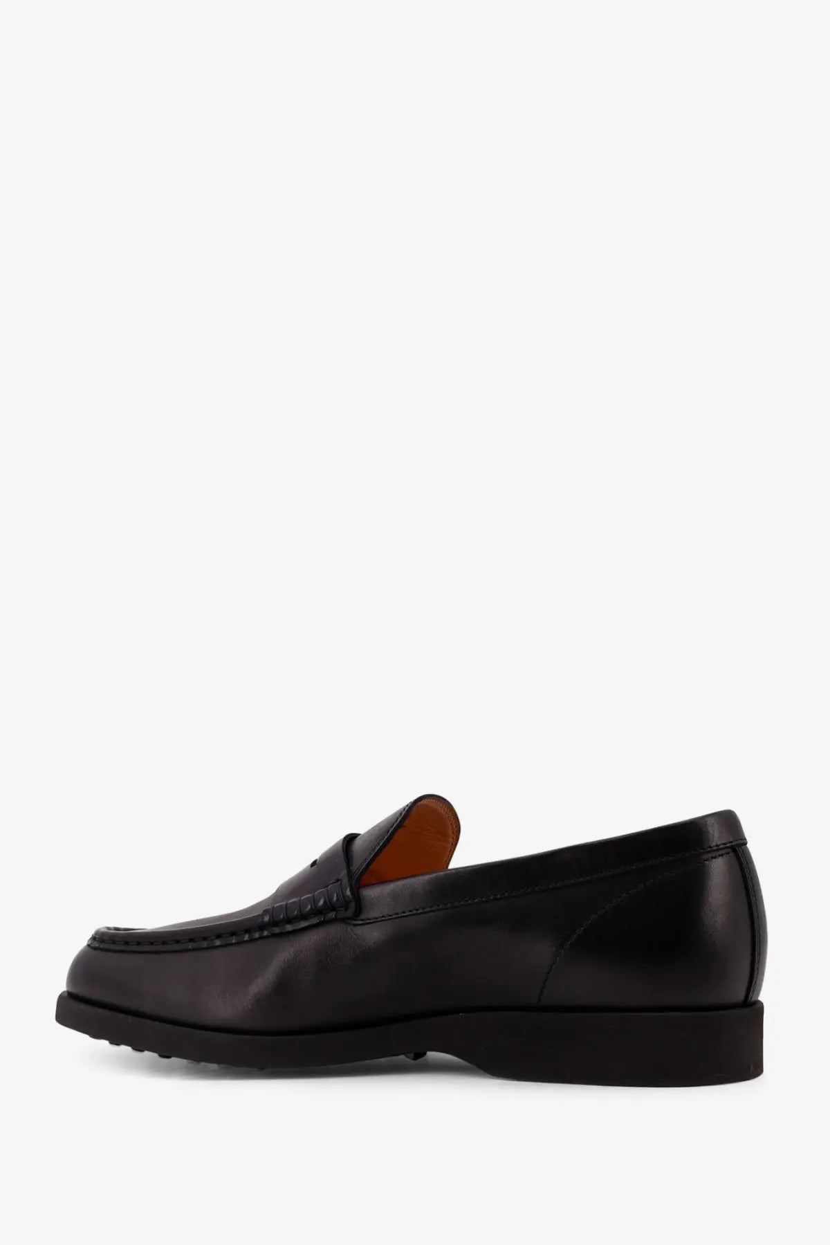 Tod’s men’s leather loafers in black feature a polished finish with contrasting tan leather lining
