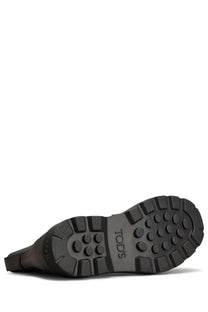 Black rubber sole with textured tread and tods brand embossed on tods men’s stivale chelsea brown boot