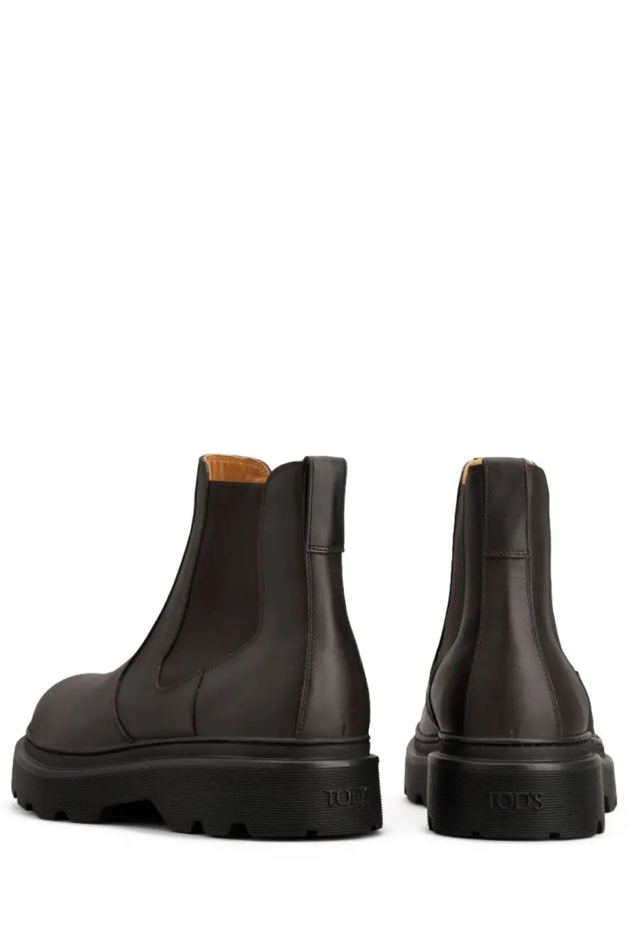 Tod’s men’s stivale chelsea brown dark brown leather boots with chunky black rubber sole showing back side and toes branding
