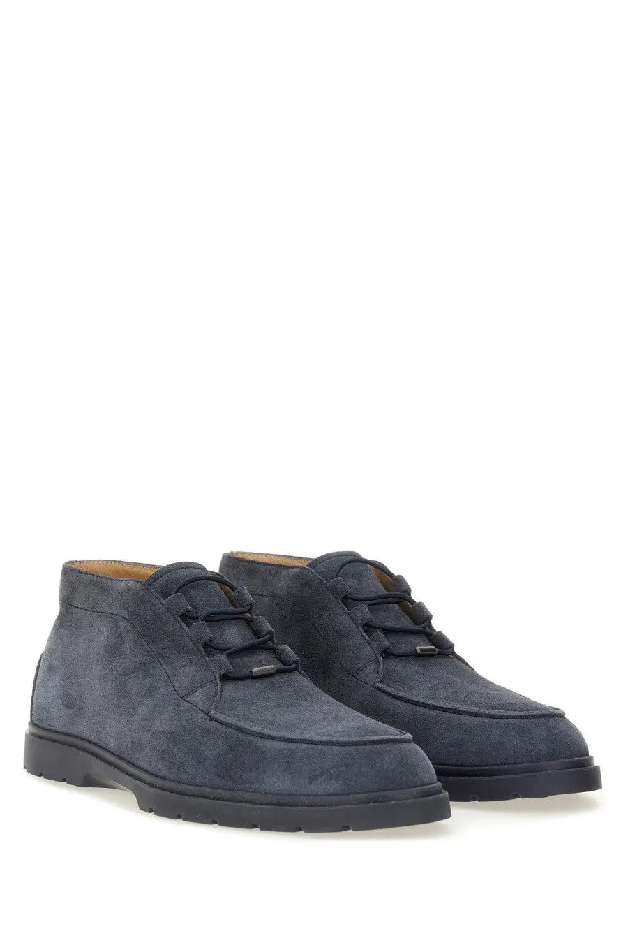 Tod’s men’s navy blue suede chukka boots with black laces and textured rubber sole for casual wear