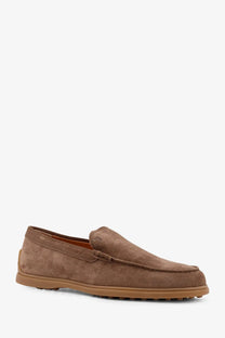 Tods men’s suede loafers brown in tan with classic moccasin design and contrasting tan rubber sole