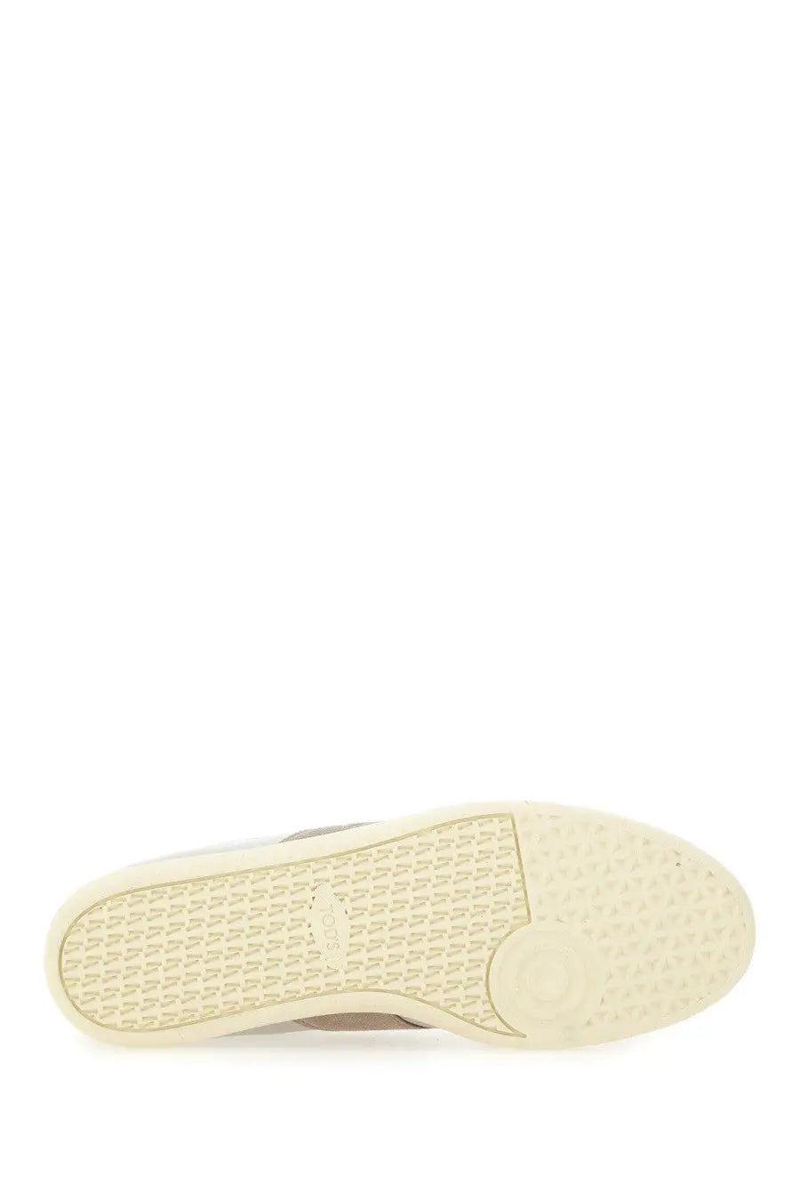 Cream-colored rubber sole with textured pattern and subtle branding on tods men’s tabs sneaker beige