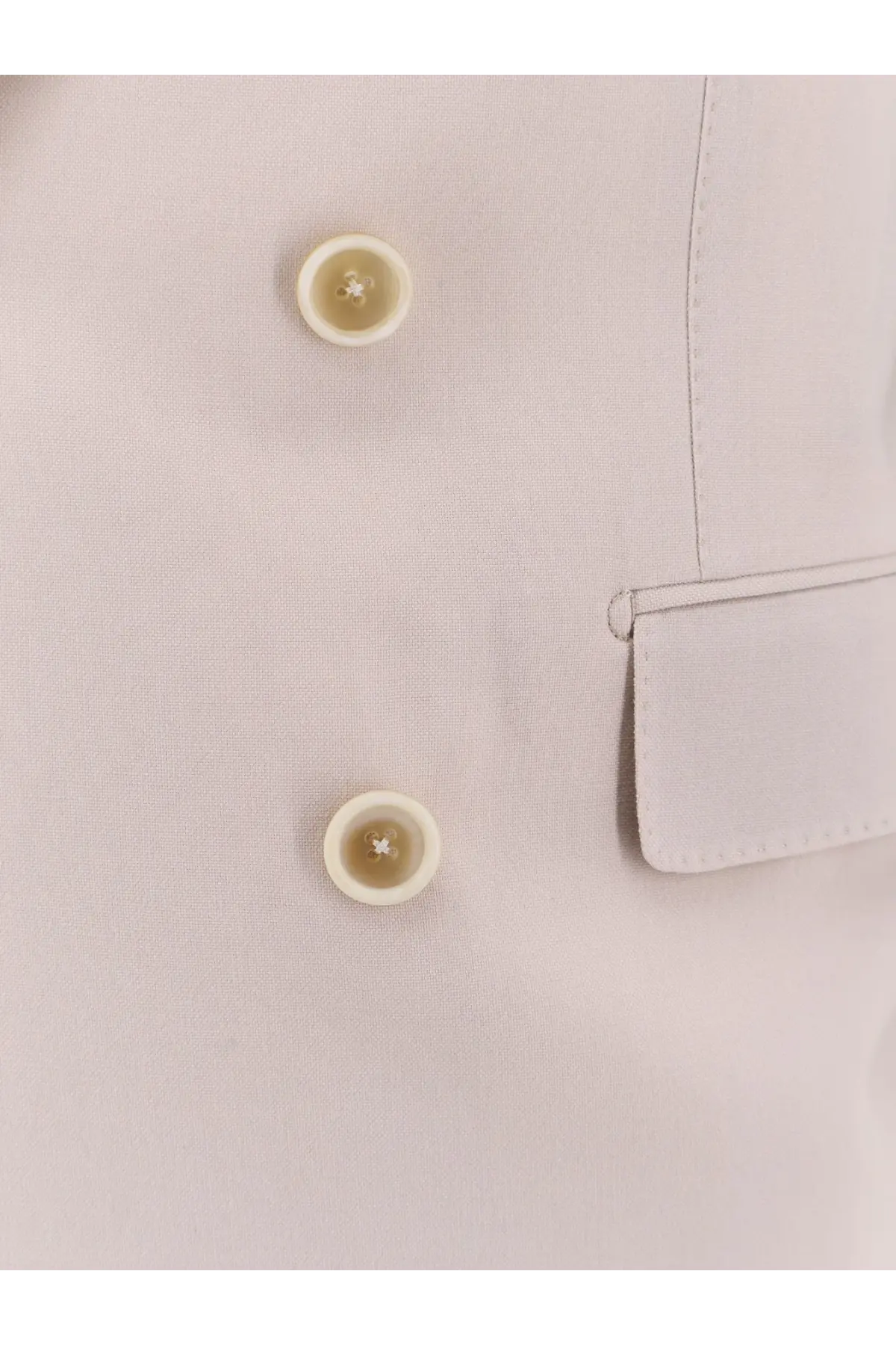 Cream-colored round buttons with cross-shaped indentations on tom ford men’s white cashmere and silk blazer