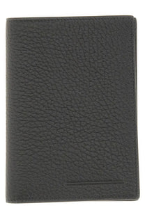 Black textured leather Tom Ford men’s card holder with subtle stitching and minimalist design for stylish organization