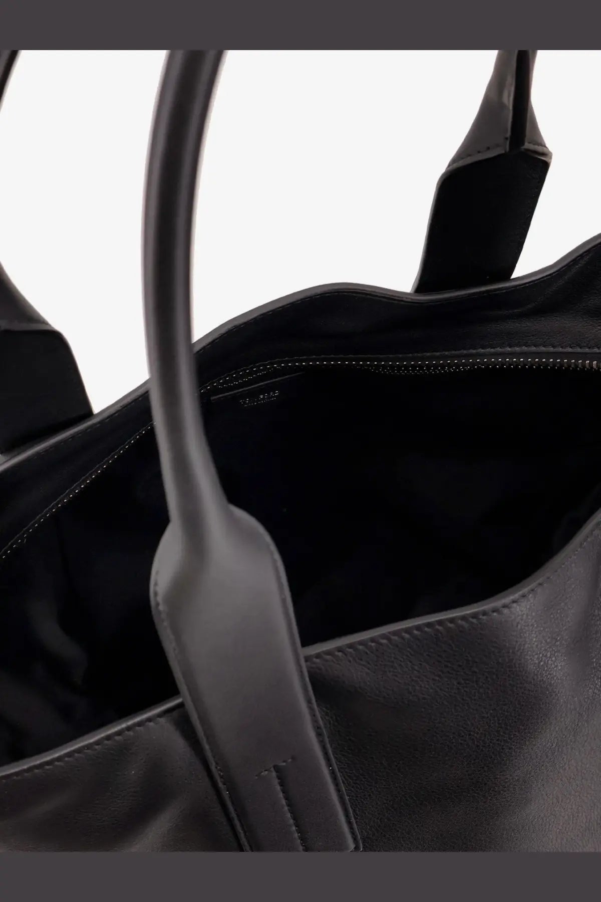 Tom Ford men’s black leather tote bag with sturdy handles and sleek minimalist design for shopping use