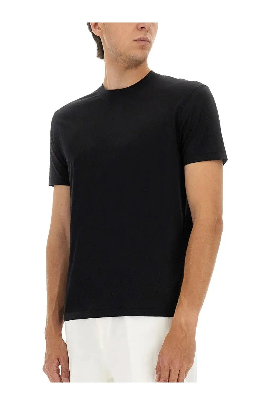 Tom Ford men’s regular fit black short-sleeved crew neck shirt made of smooth lightweight fabric