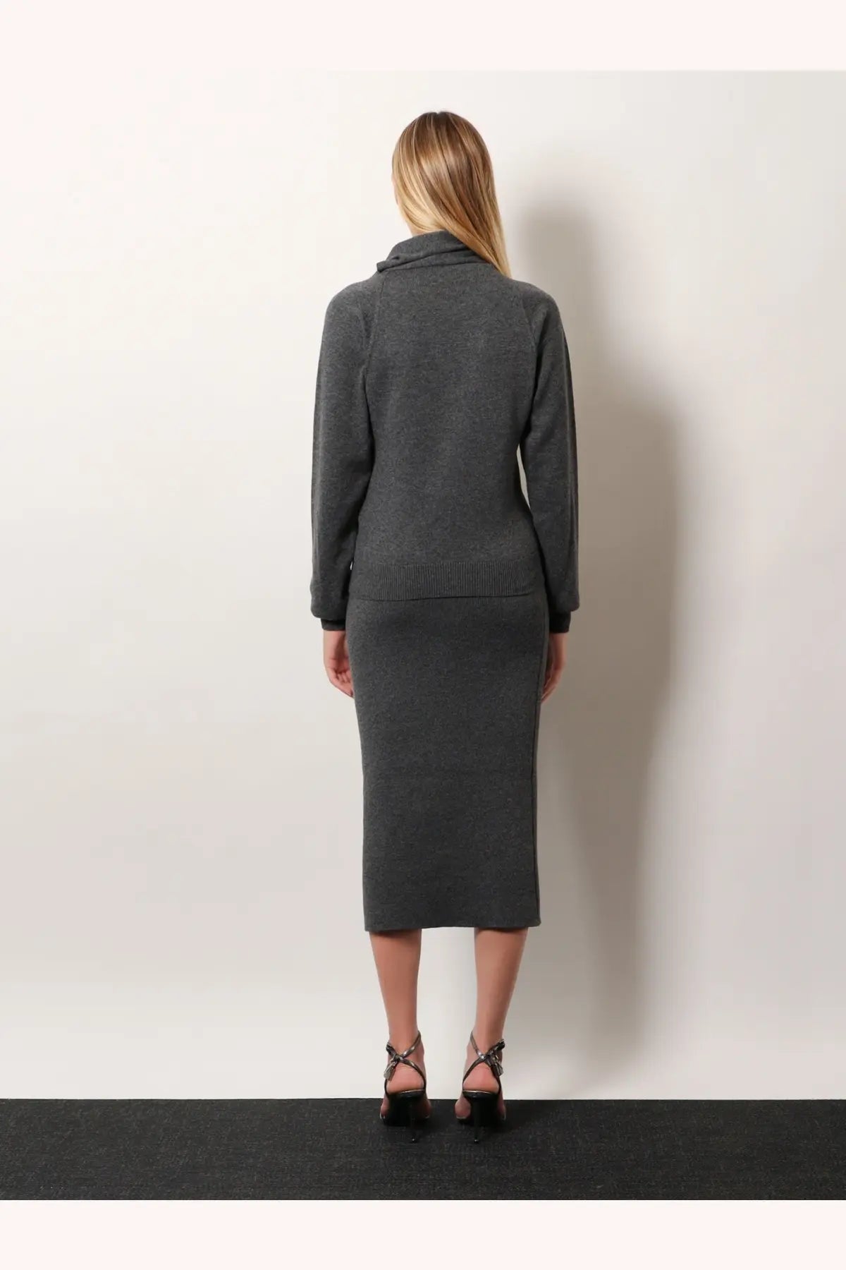Tom Ford women’s dark gray cashmere and cotton knit turtleneck sweater dress with long sleeves and ribbed hem