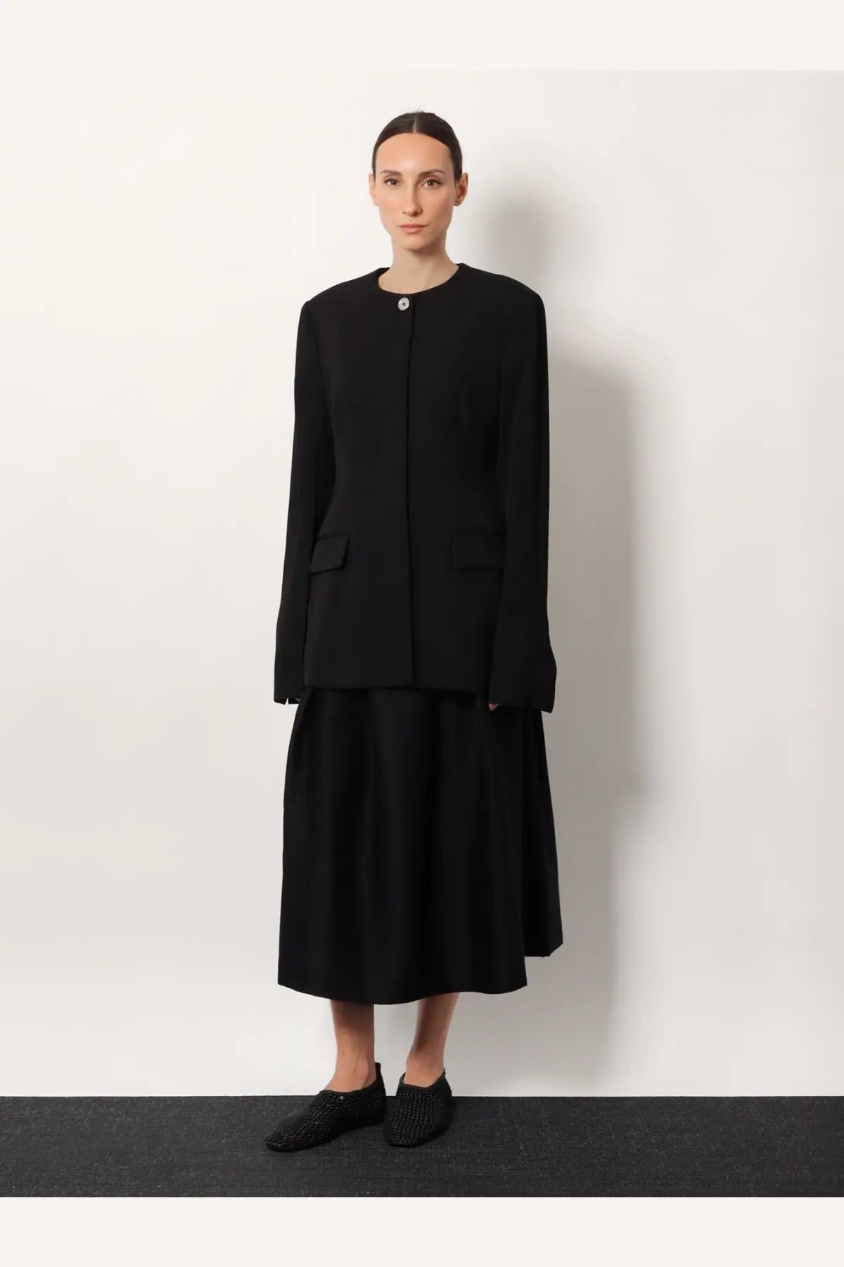 Toteme women’s evening black blazer in wool blend with structured silhouette and subtle front button closure