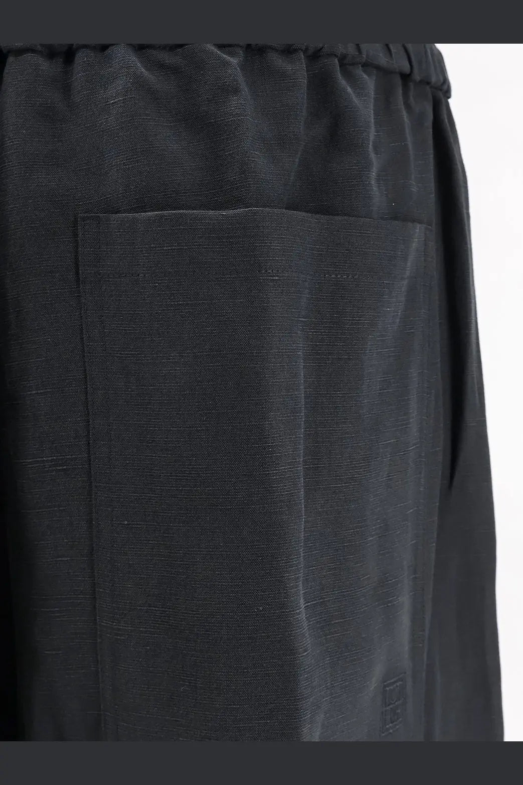 Toteme women’s black linen and lyocell blend trousers with elastic waistband and subtle textured weave