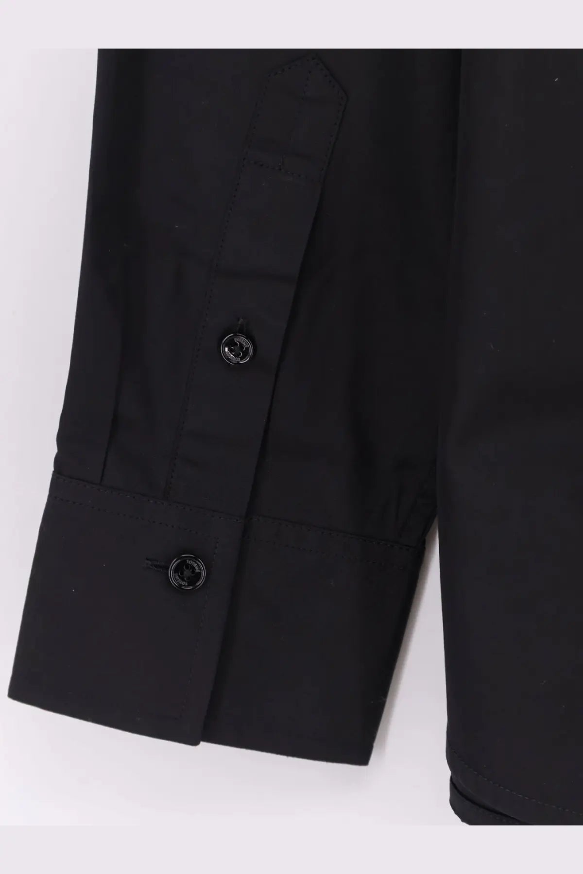 Toteme women’s oversized black cotton shirt with black trench coat featuring sleek structured shoulders and subtle sheen