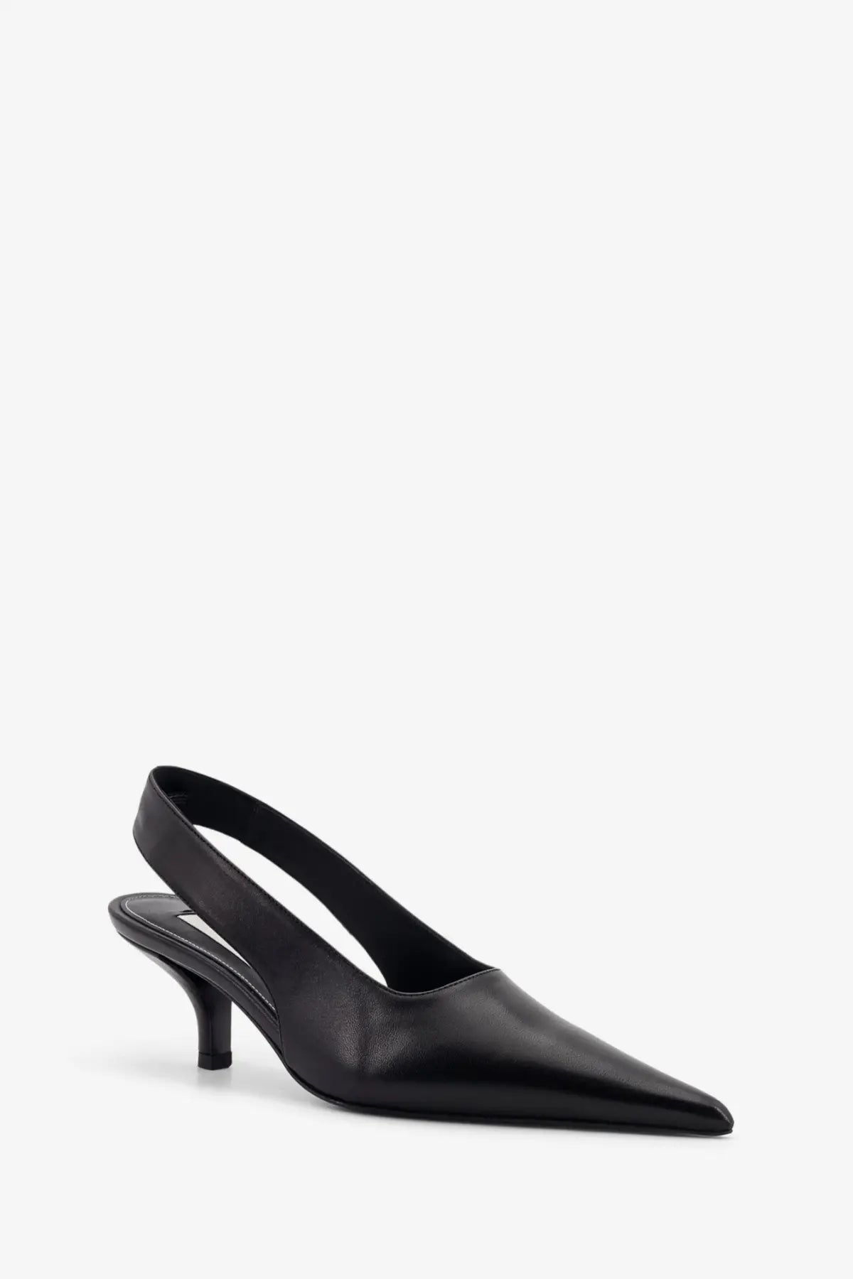 Toteme women’s black leather slingback decolléte pump with pointed toe and slender heel in pelle con effetto cocco