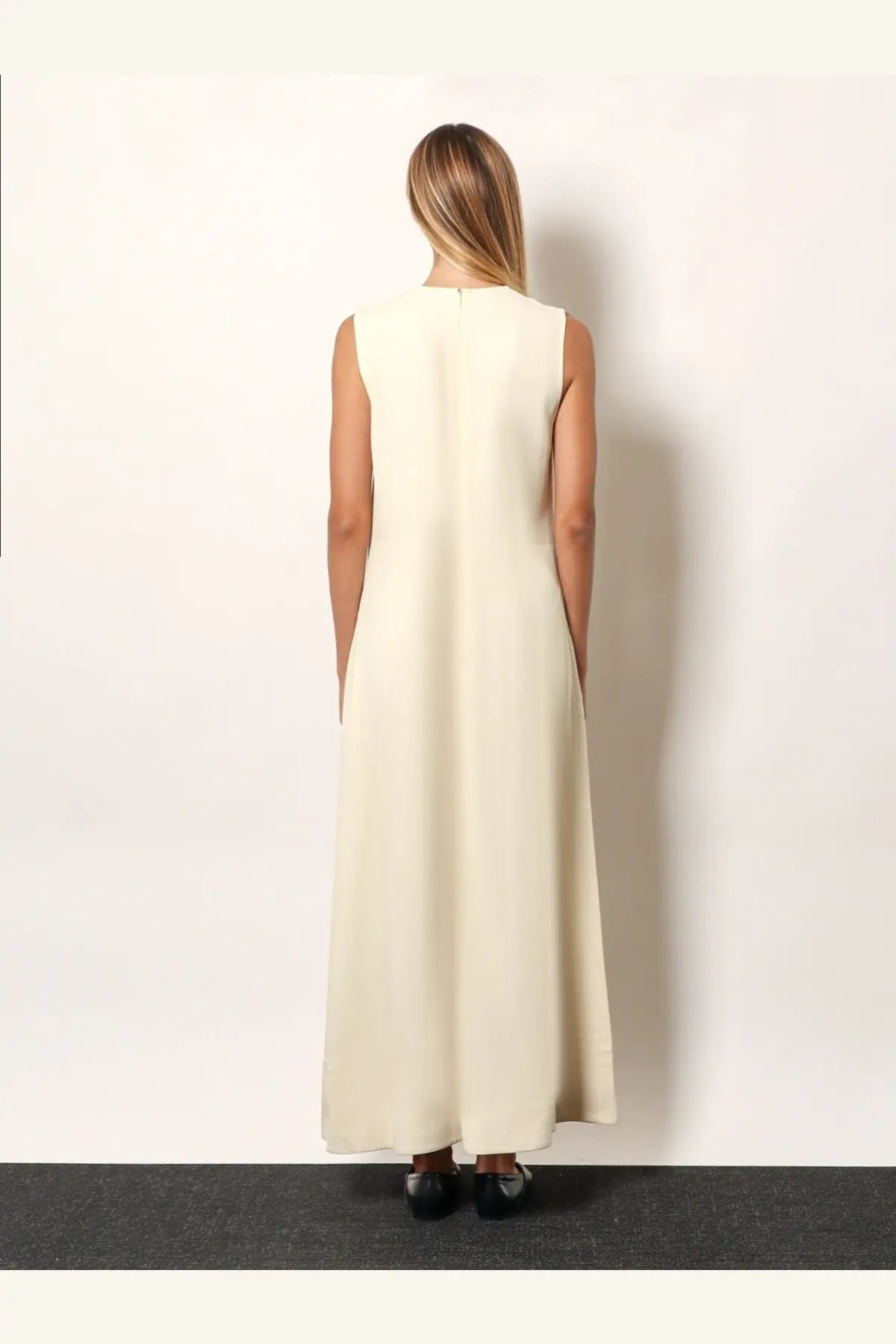 Toteme women’s sleeveless cream-colored long dress with simple elegant cut made of woven striped viscose