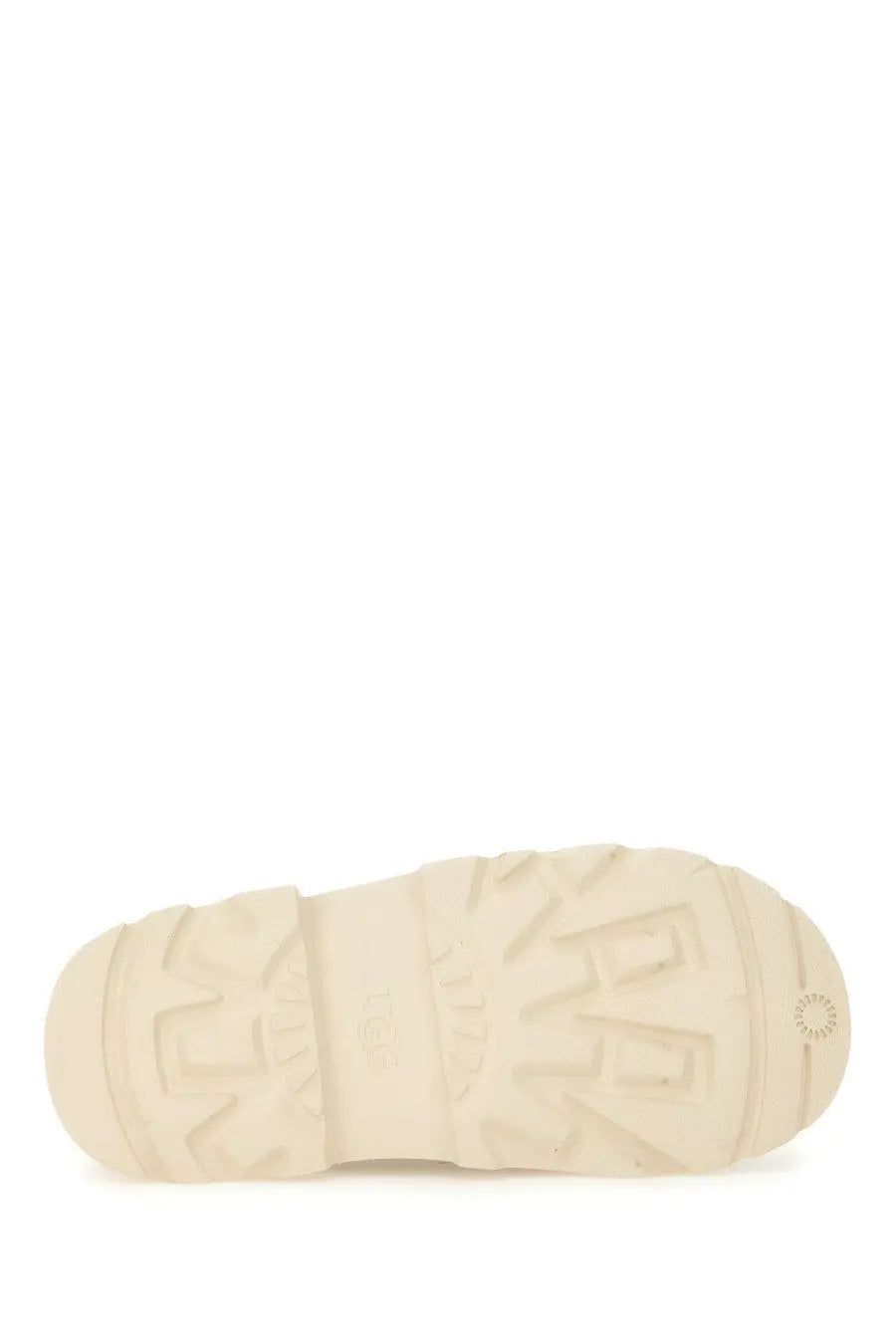Cream-colored rubber sole with embossed ugg logo and circular emblem on men’s sandal tasman brown