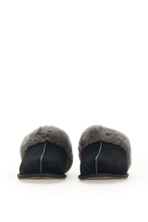 Ugg women’s slip on sandal scuffette black in black suede with gray shearling lining and subtle side stitching