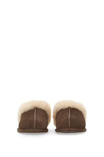 Ugg women’s slipper scuffette in brown suede with cream-colored shearling lining for indoor comfort