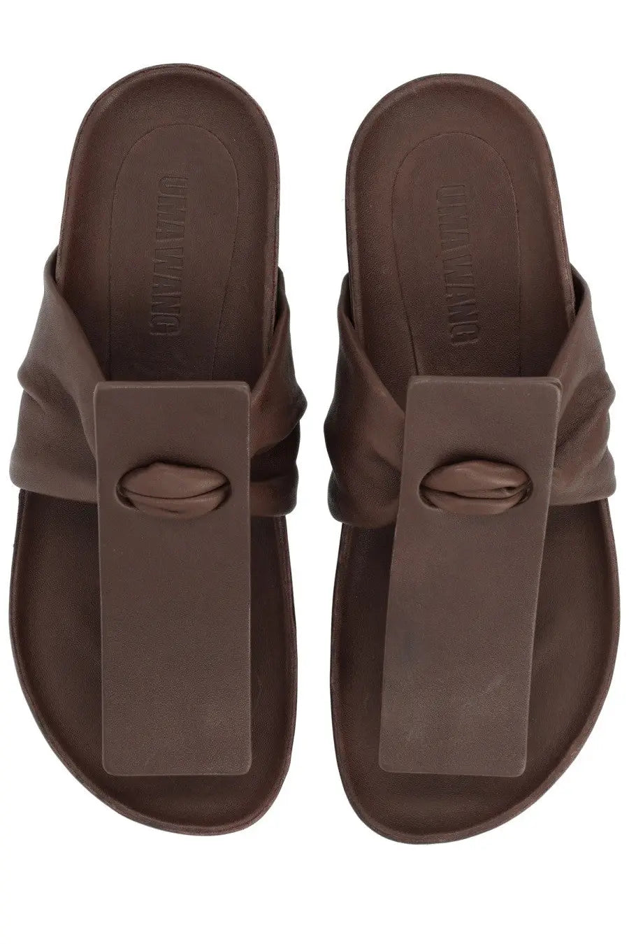 Uma Wang women’s brown leather flip-flops with rectangular strap featuring a knotted detail in pelle brown