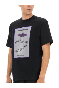 Undercover men’s black short-sleeved t-shirt with purple white alien ufo graphic and free dead mothers text