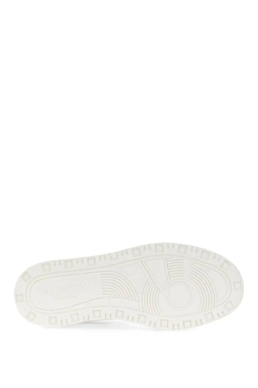 White rubber sole of valentino men’s low top sneaker freedots white with textured circular tread and embossed logo