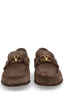 Brown suede loafers with gold-tone lv logo buckles valentino men’s mocassino vlogo signature brown