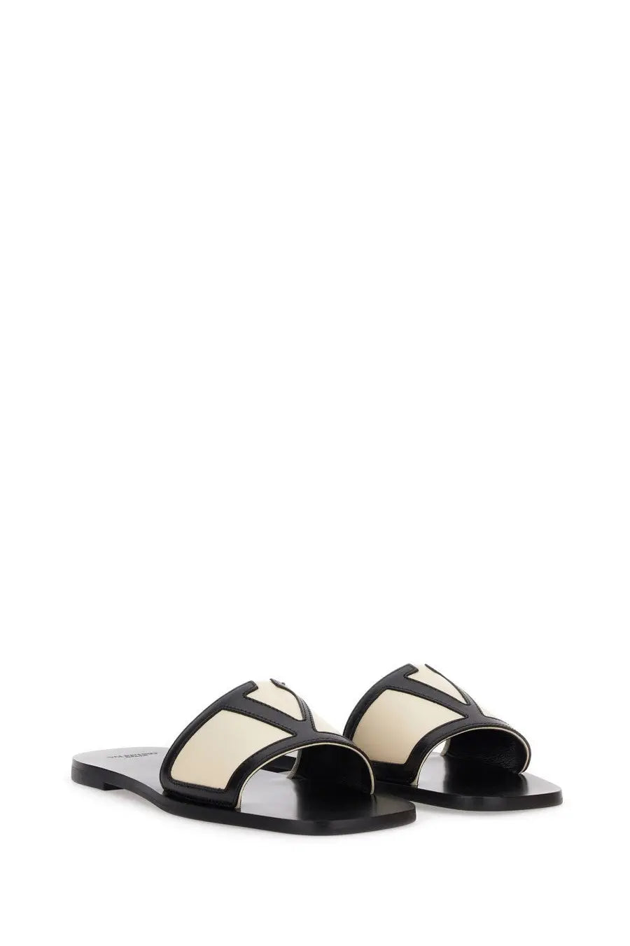 Valentino women’s viva superstar slide sandal in white nappa leather with black and cream geometric design