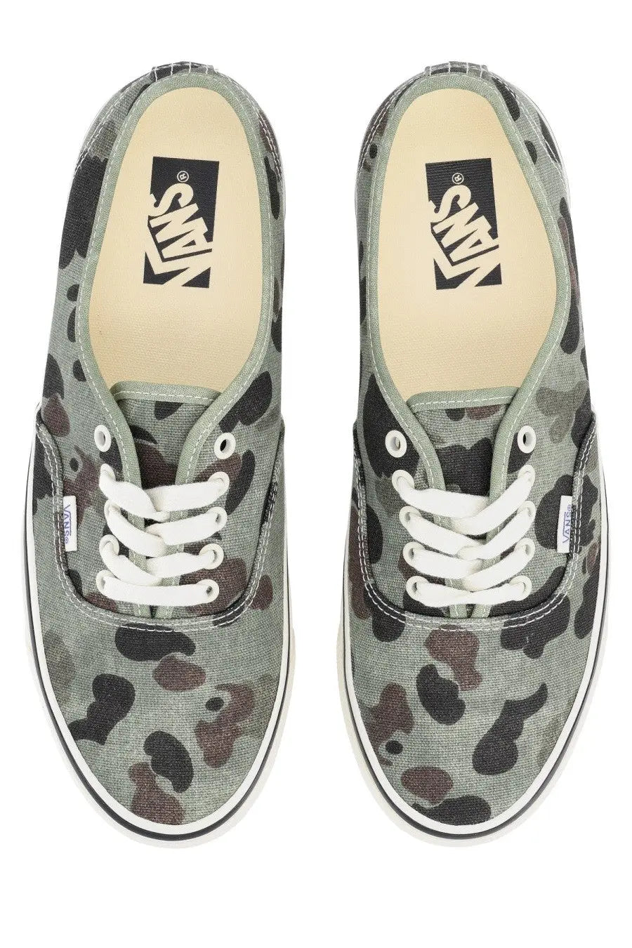 Vans unisex sneaker autentic premium green with camouflage canvas upper and white laces for casual wear