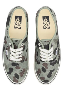 Vans unisex sneaker autentic premium green with camouflage canvas upper and white laces for casual wear