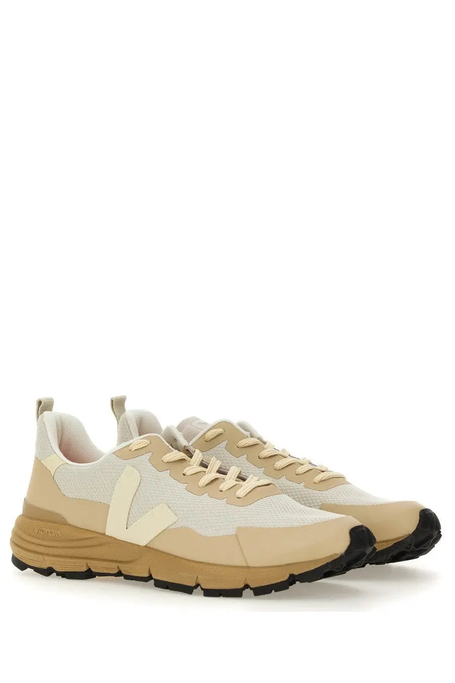 Veja men’s sneaker Dekkan beige in beige and cream with mesh upper suede accents and chunky rubber sole