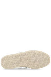 Cream-colored rubber sole with hexagonal tread and rectangular label on veja unisex sneaker campo white