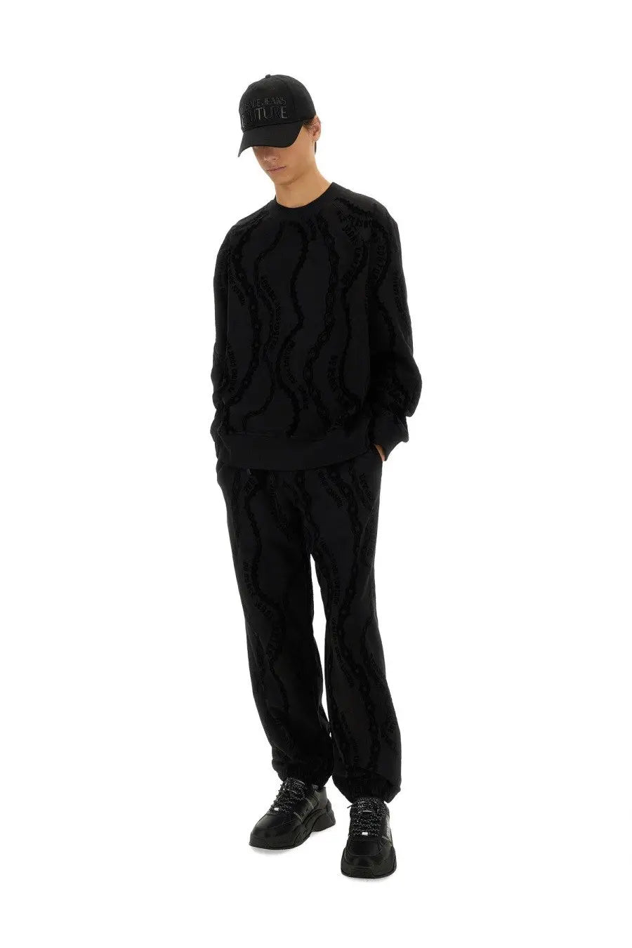Versace jeans couture men’s black textured knit sweatshirt with wavy pattern and ribbed cuffs