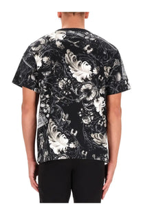 Versace jeans couture men’s black cotton t-shirt with short sleeves and intricate white floral baroque print