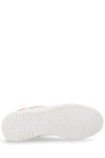 Versace jeans couture men’s sneaker con motivo weave white with white rubber sole and textured tread pattern