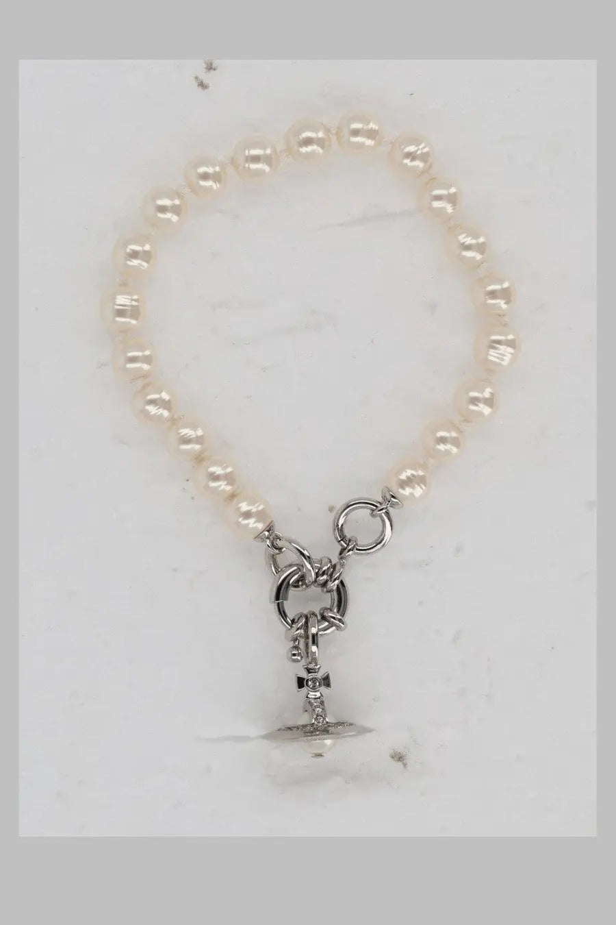 Vivienne Westwood women’s bracciale Aleksa silver delicate pearl bracelet with silver-toned toggle clasp and orb charm