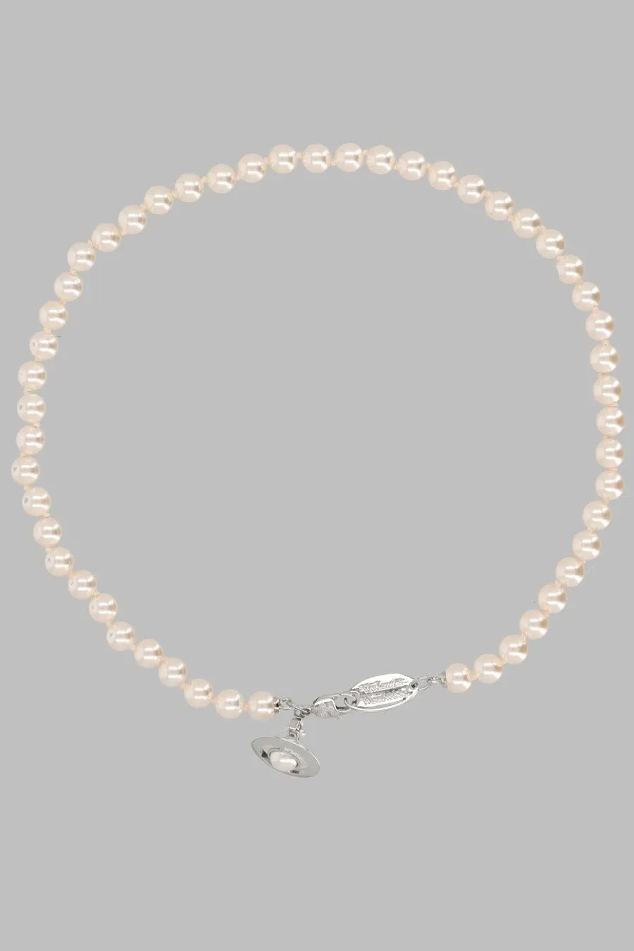 Vivienne Westwood women’s collana Simonetta white delicate pearl necklace with silver clasp and circular pendant
