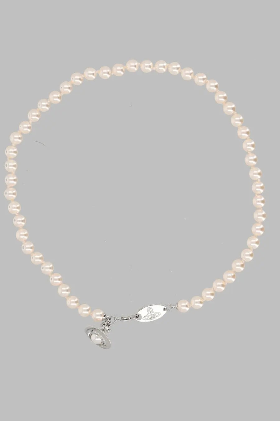 Vivienne westwood women’s collana simonetta white delicate pearl necklace with silver toggle clasp and planet charm