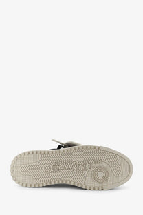 Off-white men’s court low top leather sneakers black with beige rubber sole embossed with off-white logo in zigzag pattern