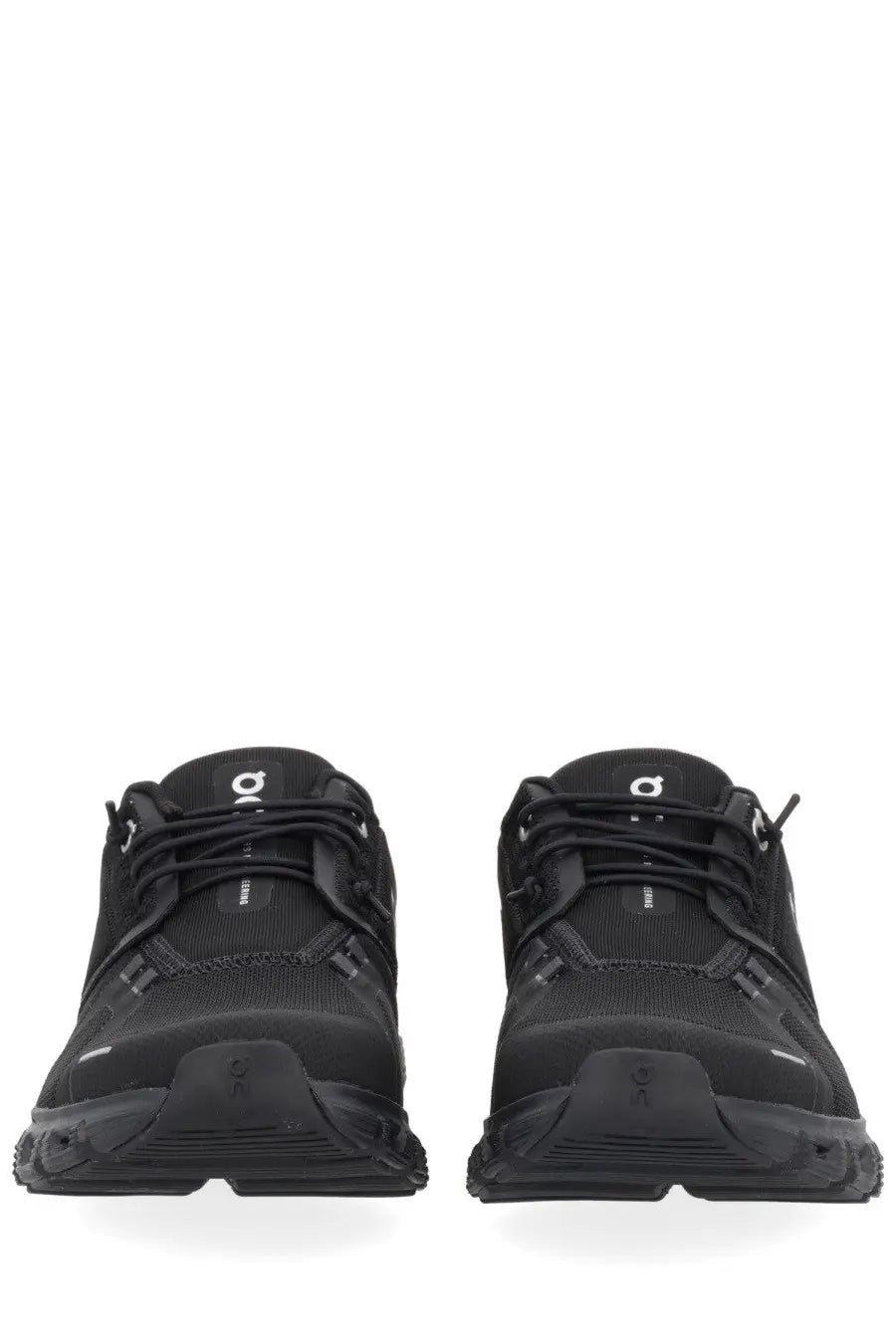 On women’s cloud sneaker black trail running shoes with sleek textured upper and rugged outsole for outdoor use