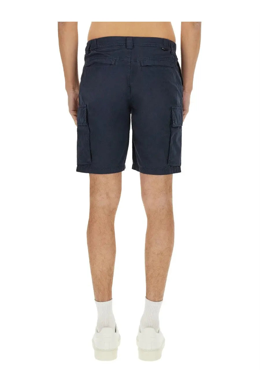 Woolrich men’s dark navy wool cargo shorts with two large side pockets and a belt loop waistband