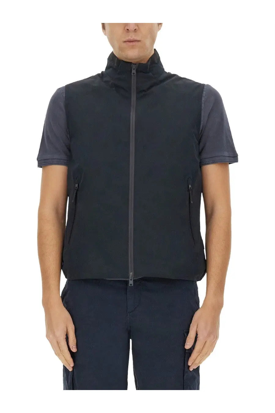 Woolrich men’s black short-sleeved wool gilet with high collar and front zipper featuring subtle shoulder panels