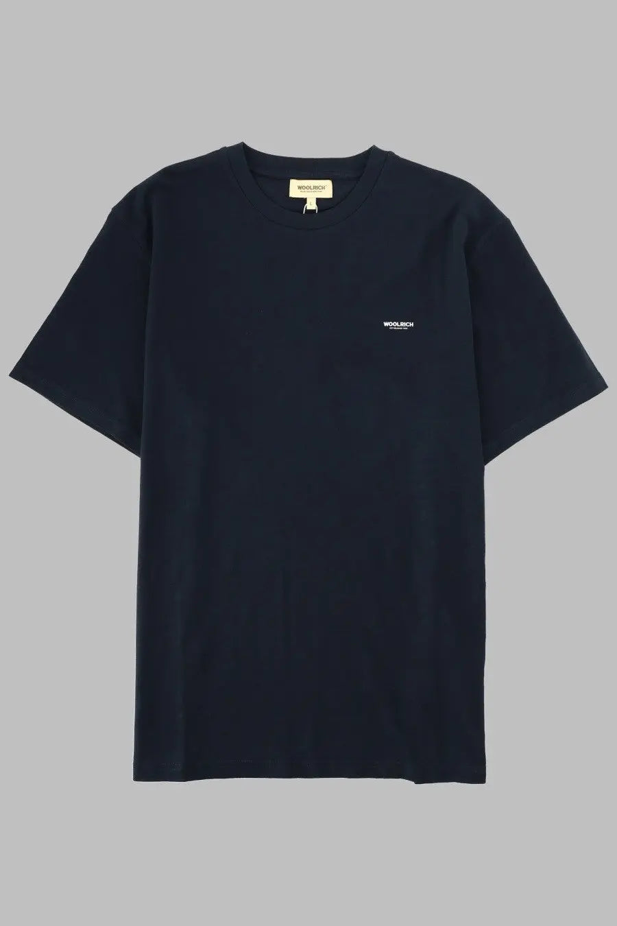 Navy blue woolrich men shirt con short-sleeved crew neck t-shirt with subtle white wool and beach branding on chest