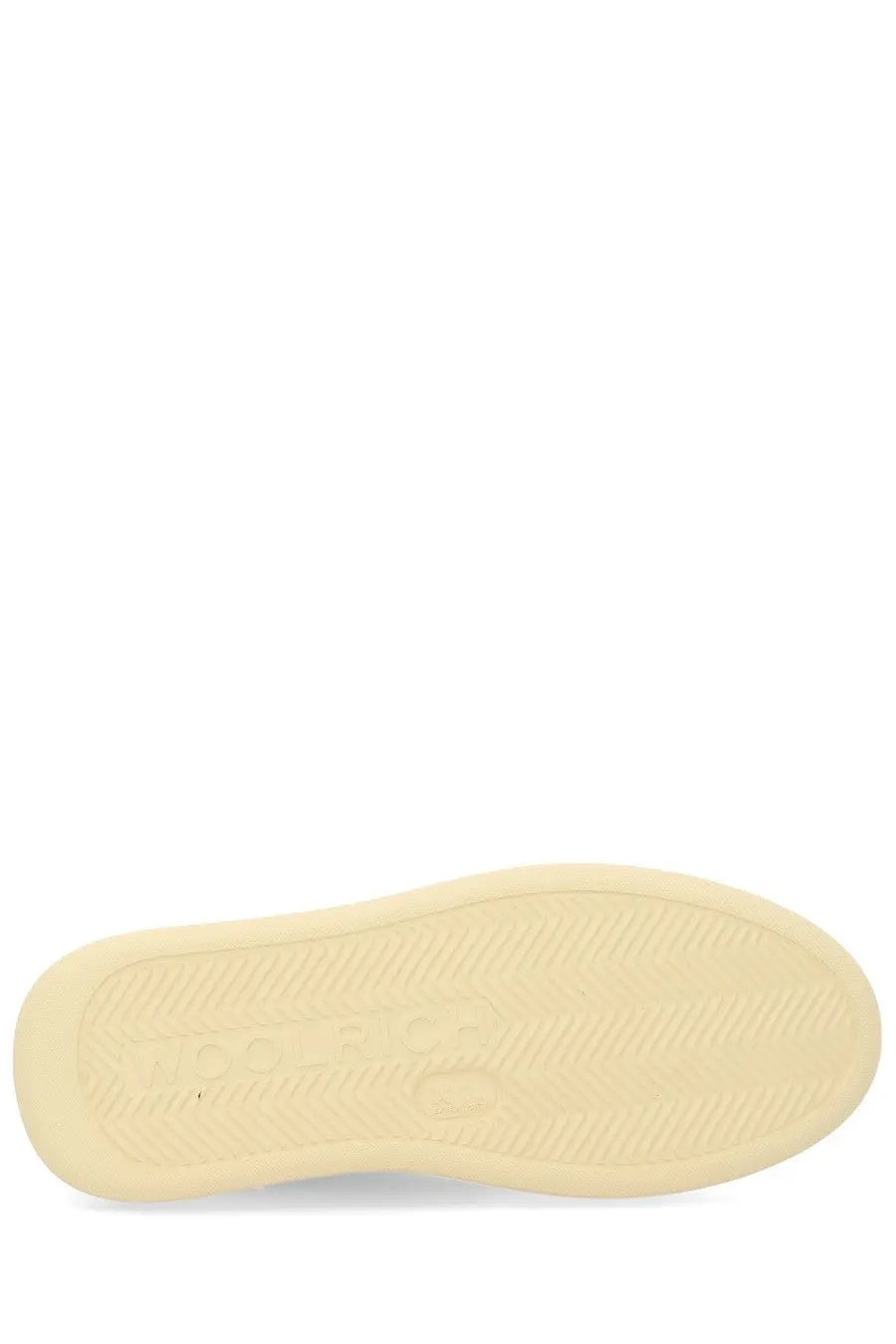 Cream-colored rubber sole with subtle textured pattern and embossed branding on woolrich women’s pelle beige sneaker