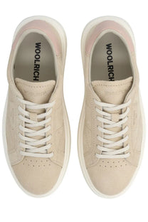 Woolrich women’s sneaker in beige suede with white laces and thick white rubber sole