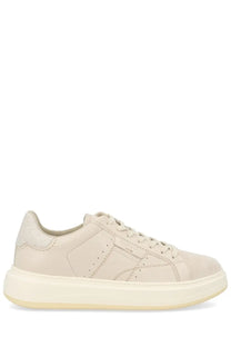 Woolrich women’s sneaker in pelle pink cream leather low-top with thick white sole and subtle perforated detailing