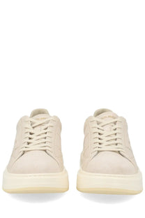 Woolrich women’s sneaker in pelle pink cream-colored suede with chunky white rubber sole and subtle gold branding on tongue