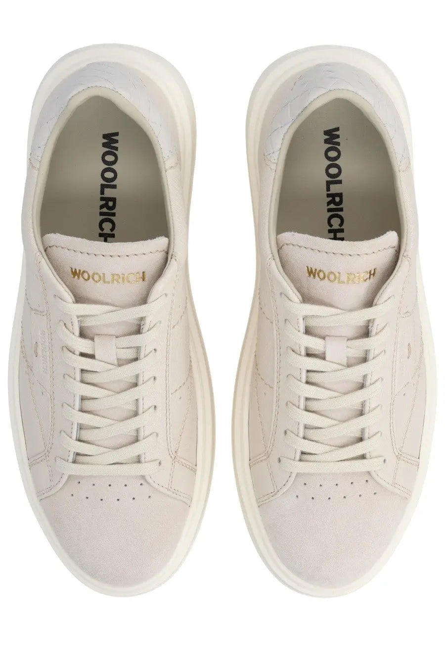 Woolrich women’s sneaker in pelle pink cream-colored suede with white laces and thick rubber sole front view