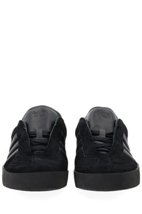 Y-3 unisex gazelle sneaker black made of black suede with three black stripes and matching rubber sole