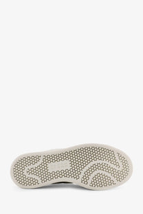 White rubber sole with hexagonal tread and subtle branding on y-3 women’s stan smith velcro leather sneakers grey
